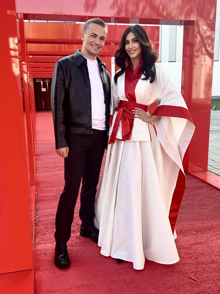 Emil Wieczorek i Ewa Jakubiec (fot. instagram.com/emilwieczorek_designer/)